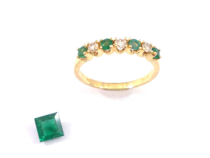 18CT YELLOW GOLD, EMERALD AND DIAMOND RING (1)